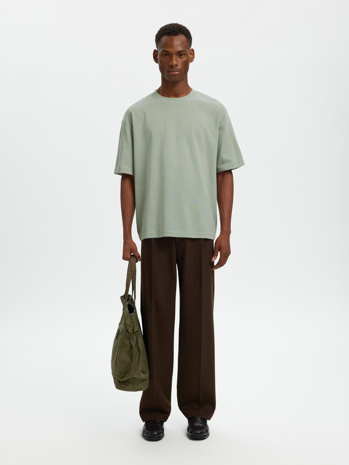 model_shot-creative